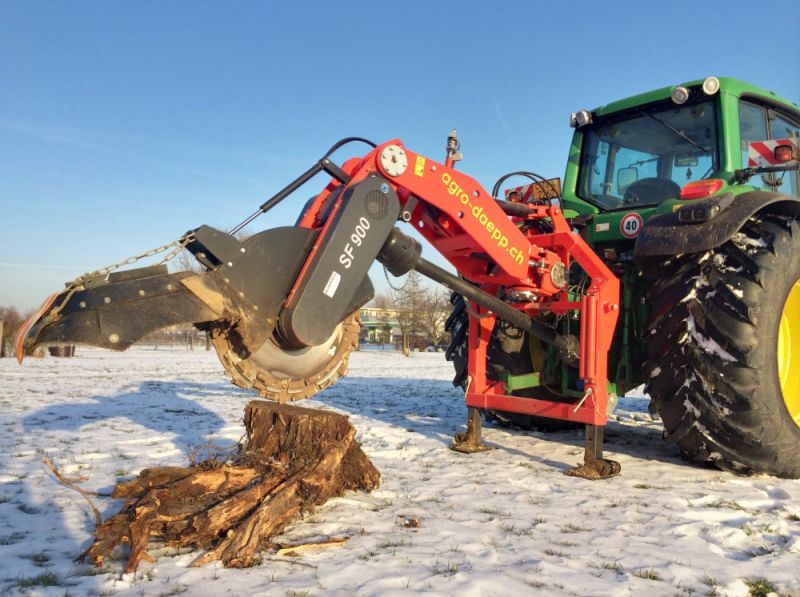 Stockfräse am Traktor